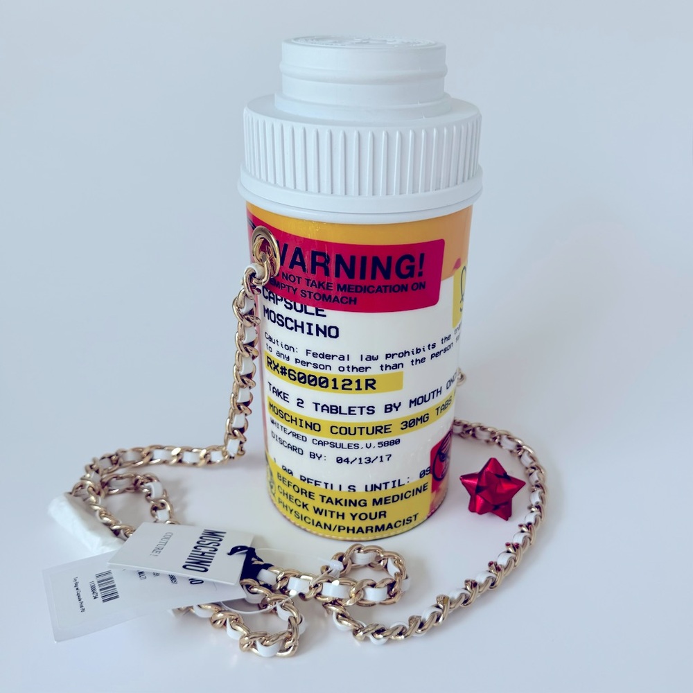 SOLD💫VESTIAIRE- MOSCHINO PILL PURSE